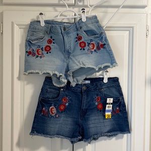 Set of 2 foral Jean shorts.